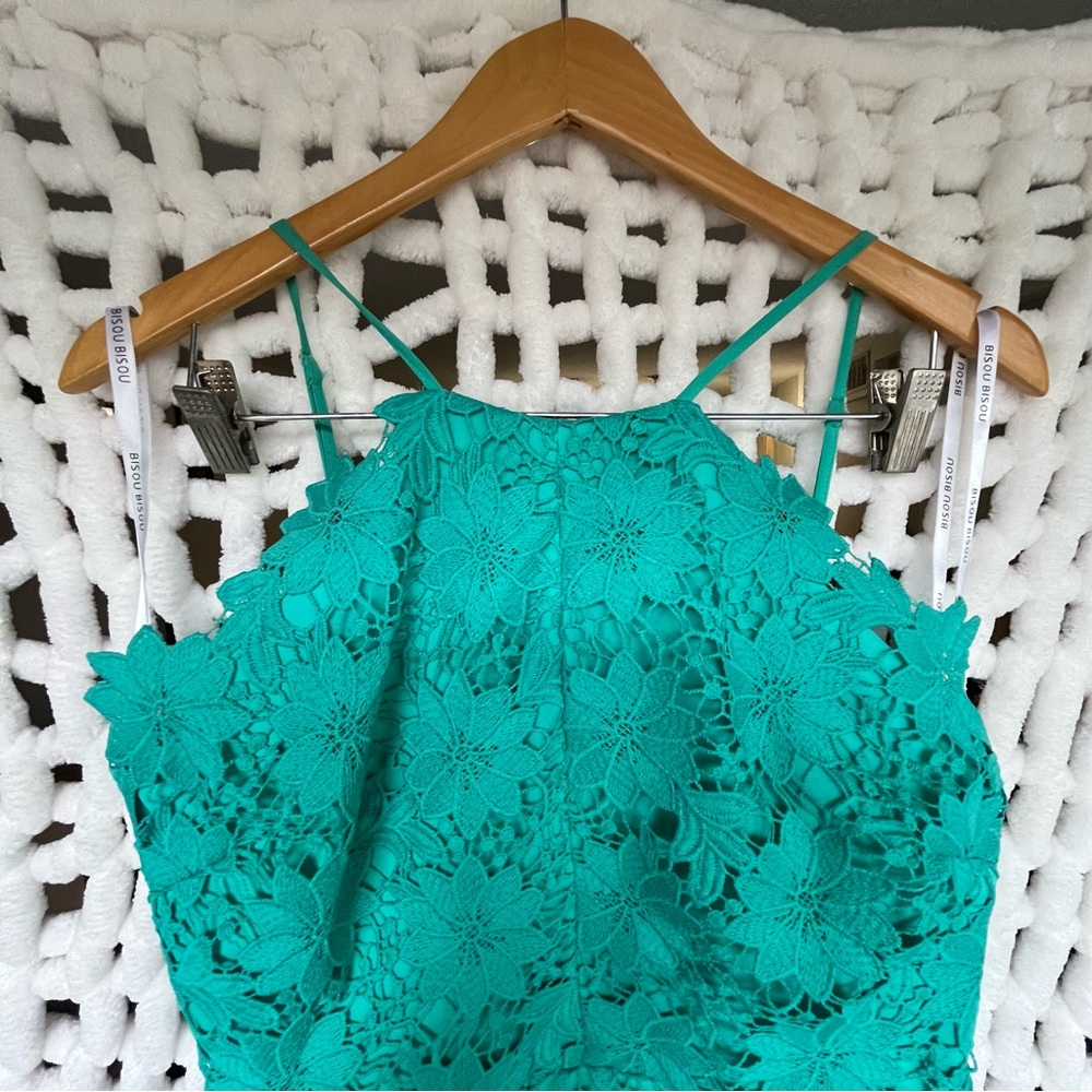 HALTER NECK SEMIFORMAL LACE MIDI